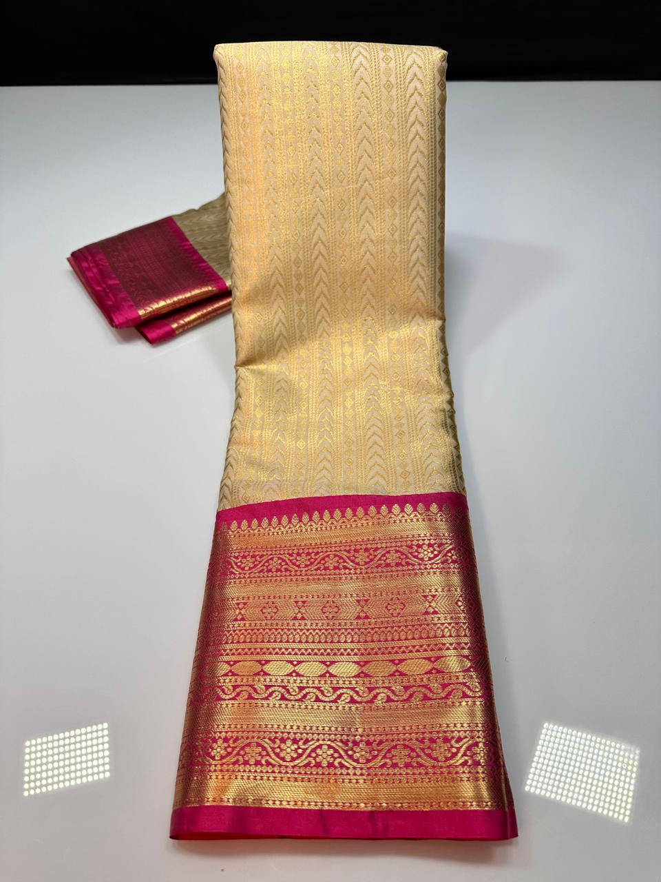 Off White N Magenta Semi Kanchi Silk Saree