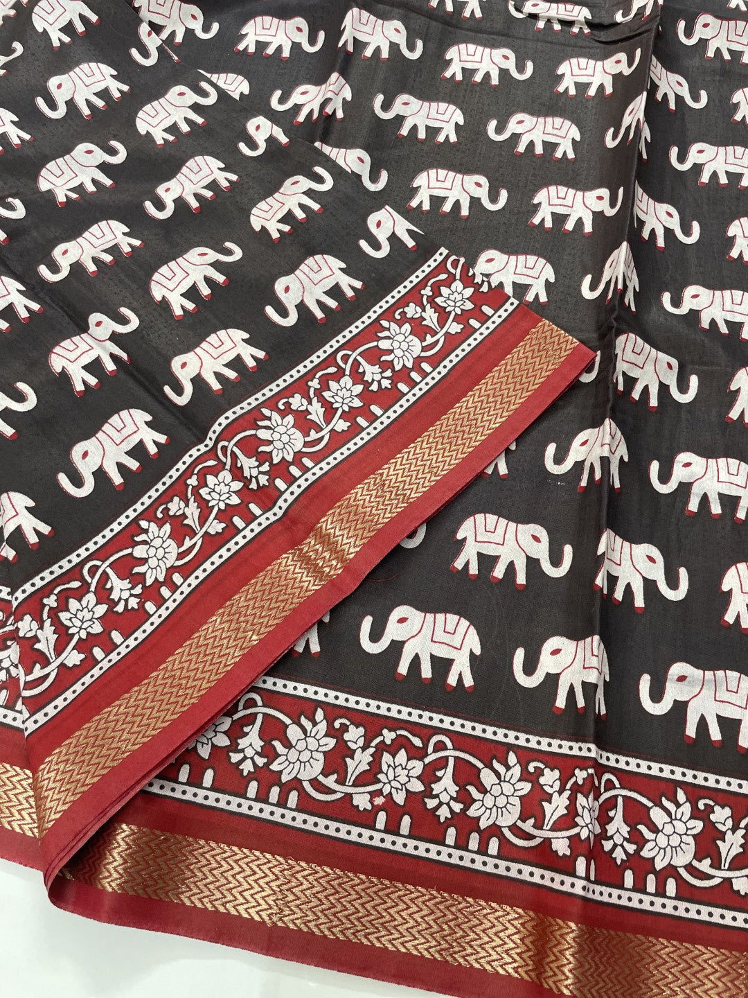 Black N Red Elephant Printed Mul Cotton Saree