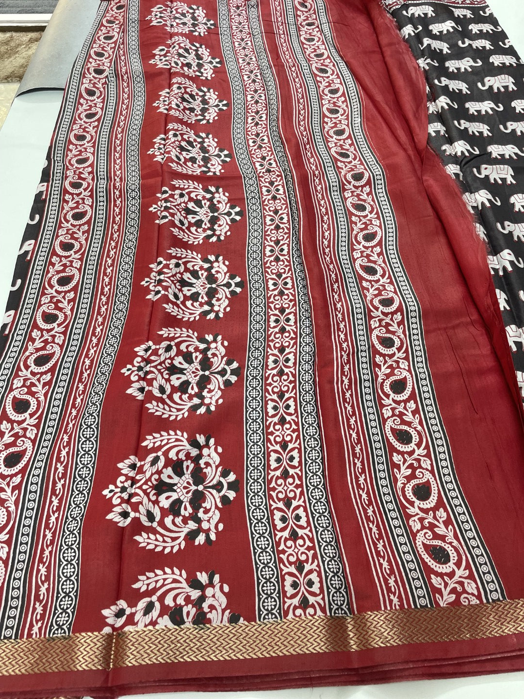 Black N Red Elephant Printed Mul Cotton Saree