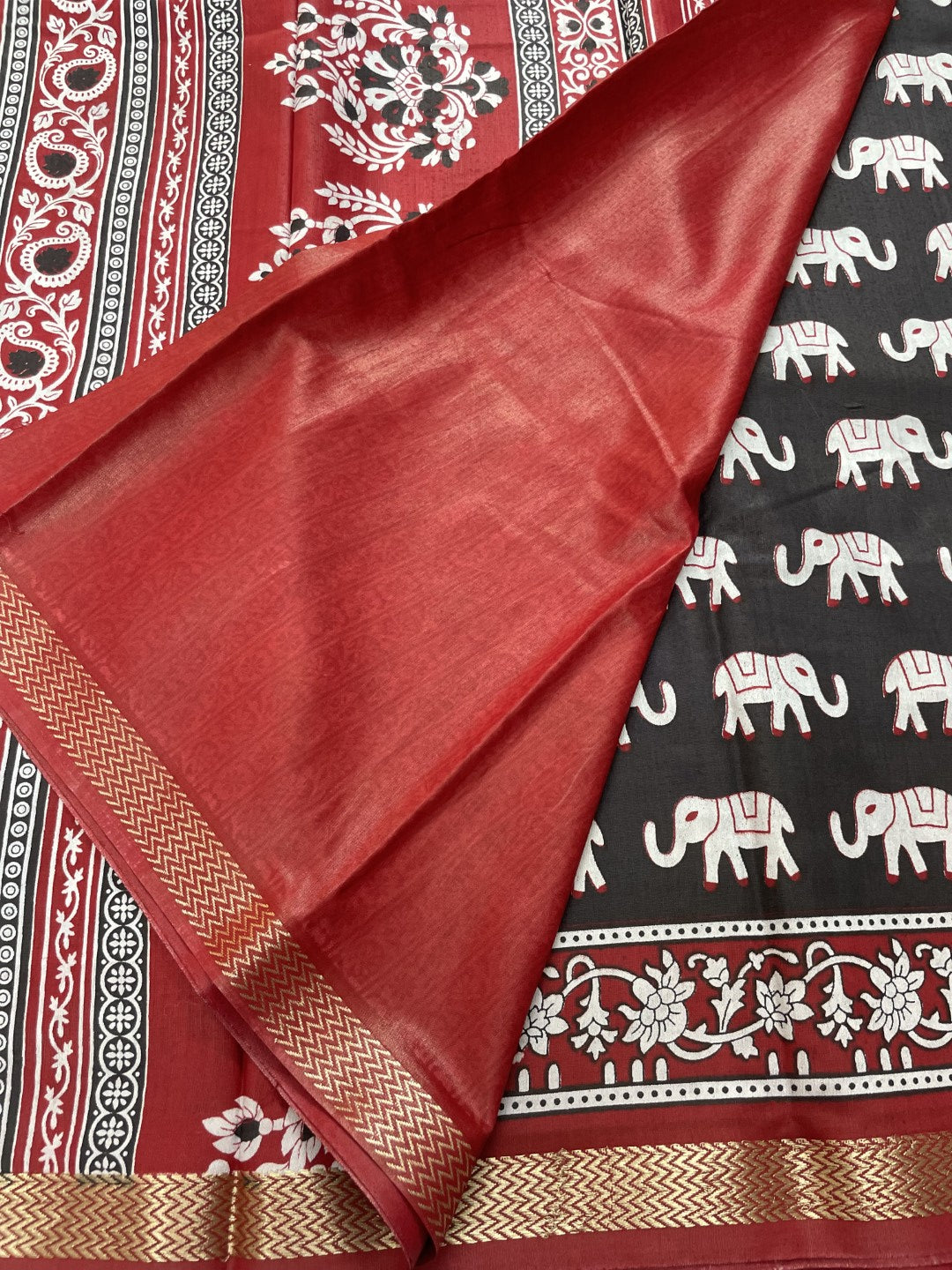 Black N Red Elephant Printed Mul Cotton Saree