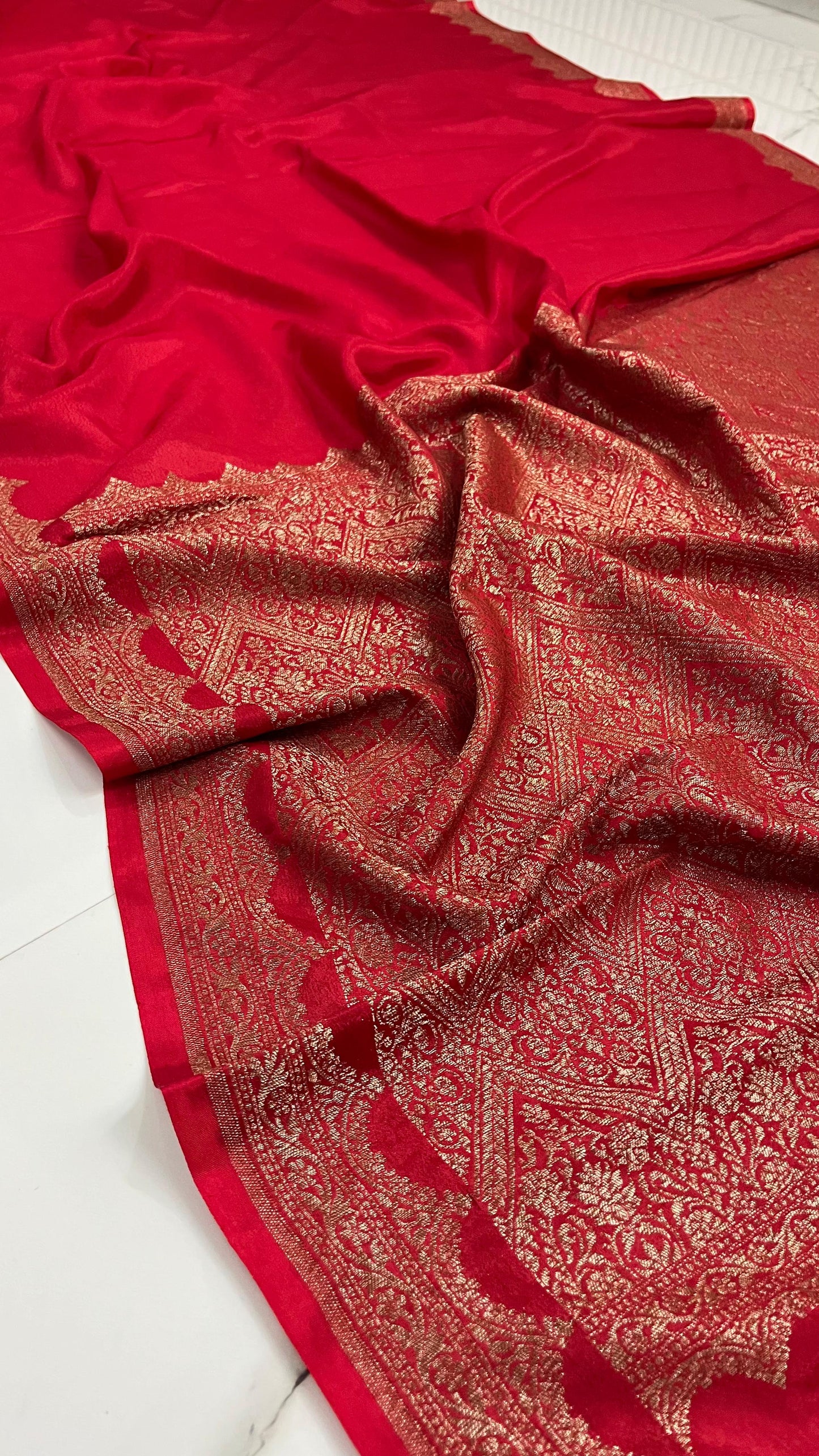Red Scallop Banarasi Pure Crepe Chiffon Saree