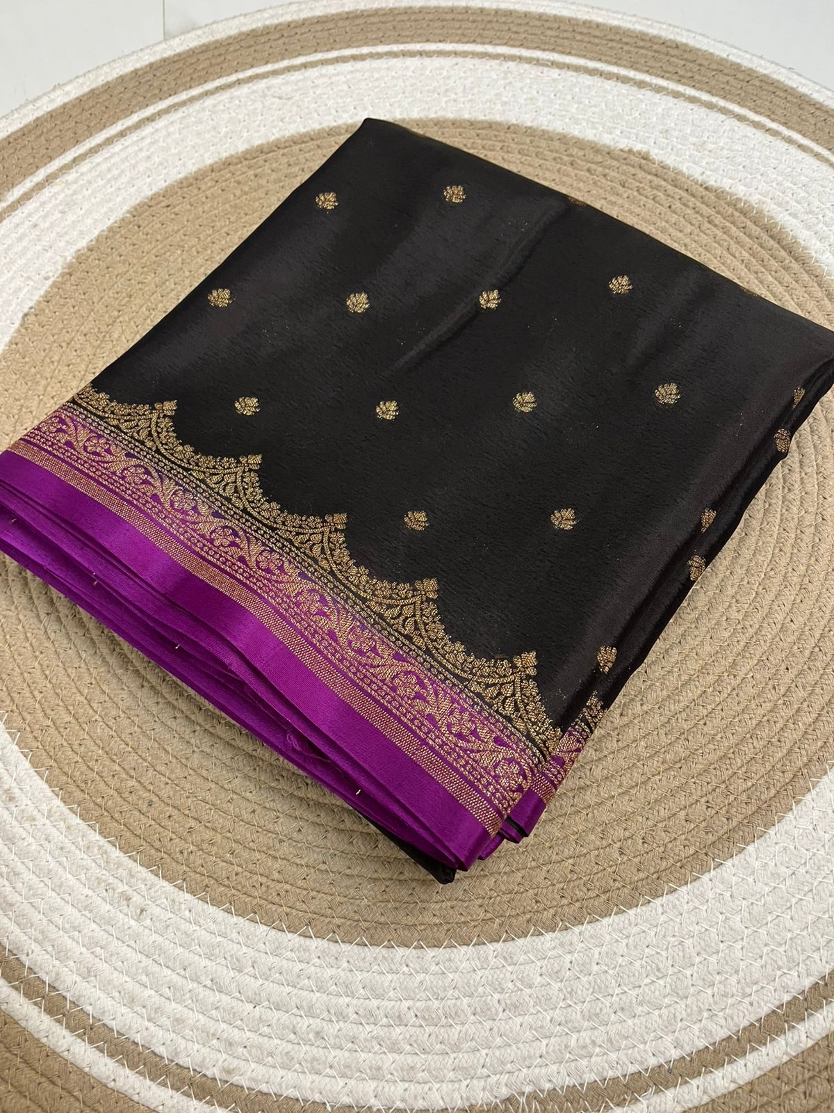 Black N Wine Scallop Koniya Banarasi Pure Crepe Chiffon Saree